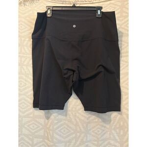 Lululemon Black Wonder Train shorts size 20